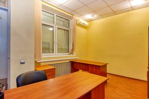 комерційна за адресою Анни Ахматової вул., 35