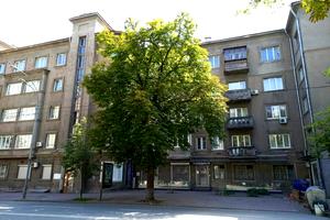 комерційна за адресою Інститутська вул., 22/7