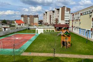 будинок за адресою Леоніда Каденюка вул.