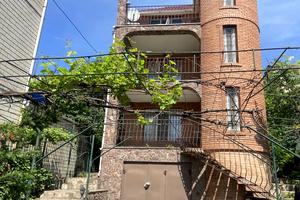 будинок за адресою Коралова вул.