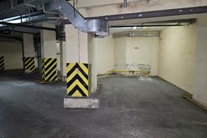 паркомісце за адресою Срібнокільська вул., 1