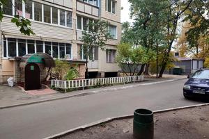 комерційна за адресою Васильківська вул., 42