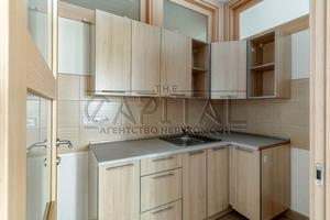 комерційна за адресою Саксаганського вул., 30