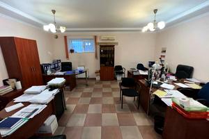 комерційна за адресою Довженка вул., 6а