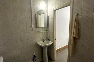 комерційна за адресою Листопадна вул., 16