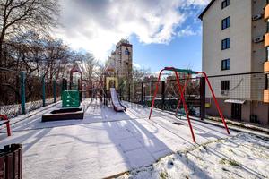 комерційна за адресою Польова вул., 33