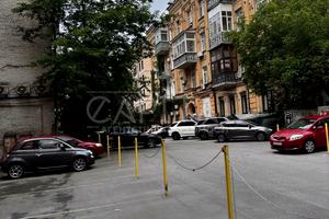 комерційна за адресою Саксаганського вул., 28