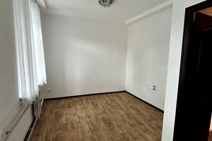 комерційна за адресою Магістратська, 8