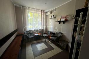комерційна за адресою Повітрофлотська вул., 42