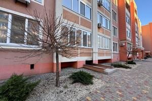 комерційна за адресою Лесі Українки бульв., 16а