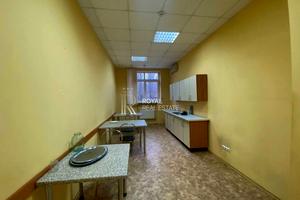 комерційна за адресою Біличанська вул., 44а
