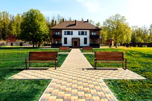 комерційна за адресою Лісова, 1