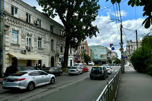 комерційна за адресою Межигірська вул., 13