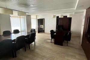 комерційна за адресою майдан Незалежності пл., 2