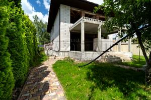 будинок за адресою Київська вул., 102