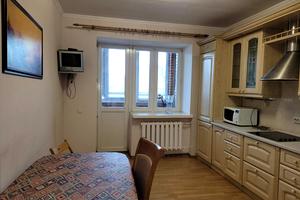 квартира за адресою Срібнокільська вул., 24
