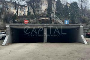 паркомісце за адресою Олександра Кониського вул., 52-58