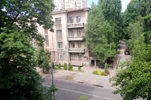 комерційна за адресою Шовковична вул., 7-А