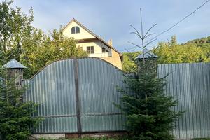 будинок за адресою Головна