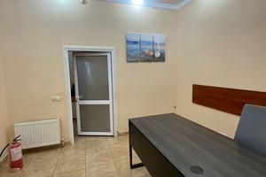 комерційна за адресою Базарна вул., 84