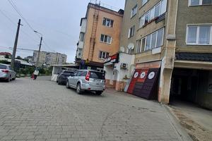 комерційна за адресою Джохара Дудаєва вул., 1