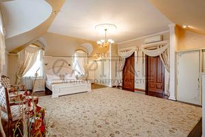 комерційна за адресою Бориспільський, 1