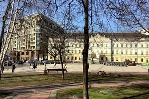 комерційна за адресою Трьохсвятительська вул., 13