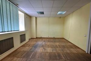комерційна за адресою Кловський узвіз, 18