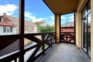 комерційна за адресою Братів Міхновських вул. (), 37
