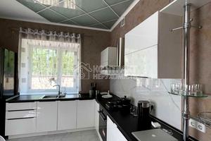 будинок за адресою Льва Ландау просп. (50-річчя СРСР), 132
