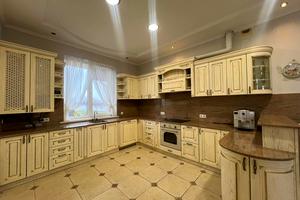 будинок за адресою с. Микитинці, Автоливмашівська, 1