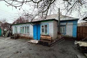 будинок за адресою Центральна, 1