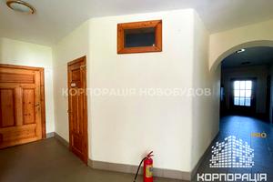 комерційна за адресою Загорська вул., 1А