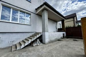 комерційна за адресою Макарівська вул., 25