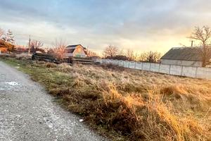 участок по адресу пгт. Днепровское, Красна