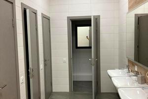 комерційна за адресою майдан Незалежності пл., 1