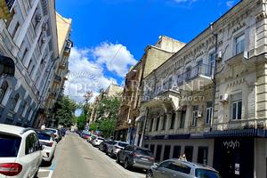 комерційна за адресою Мала Житомирська вул., 6
