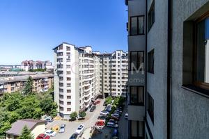квартира за адресою Хотинська вул., 12