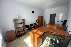 коммерческая по адресу Київська, 81