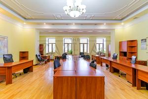 комерційна за адресою Липська вул., 10