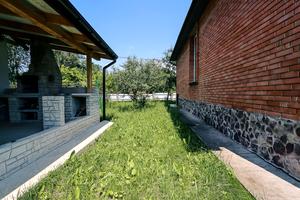 будинок за адресою с. Нова Липівка, Центральна
