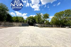 коммерческая по адресу Коммунальщиков ул., 2