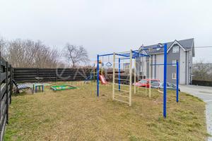 комерційна за адресою Левітана вул., 4