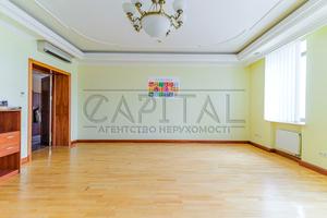 комерційна за адресою Липська вул., 10