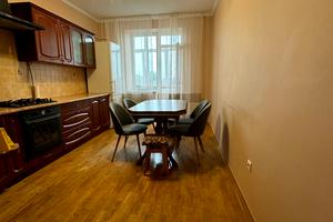 квартира за адресою Степана Васильченка вул., 12
