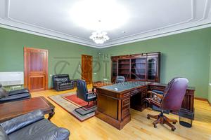 комерційна за адресою Липська вул., 10