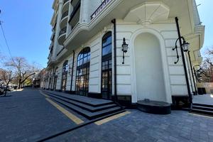 комерційна за адресою Гімназична вул., 13