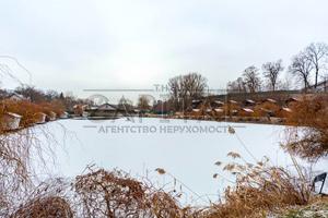комерційна за адресою Шкільна вул., 1