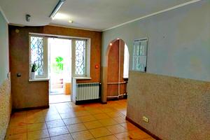 комерційна за адресою Степана Бандери вул., 33
