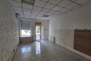 комерційна за адресою Володимирська вул., 81